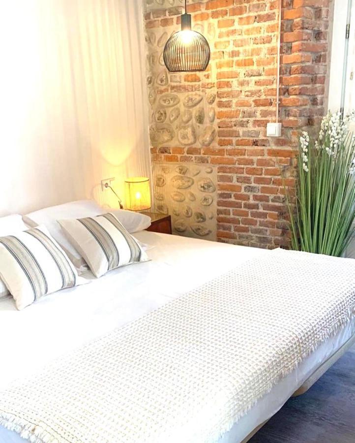 מלון לאון Albany Ancha מראה חיצוני תמונה A bedroom at the Old Mill