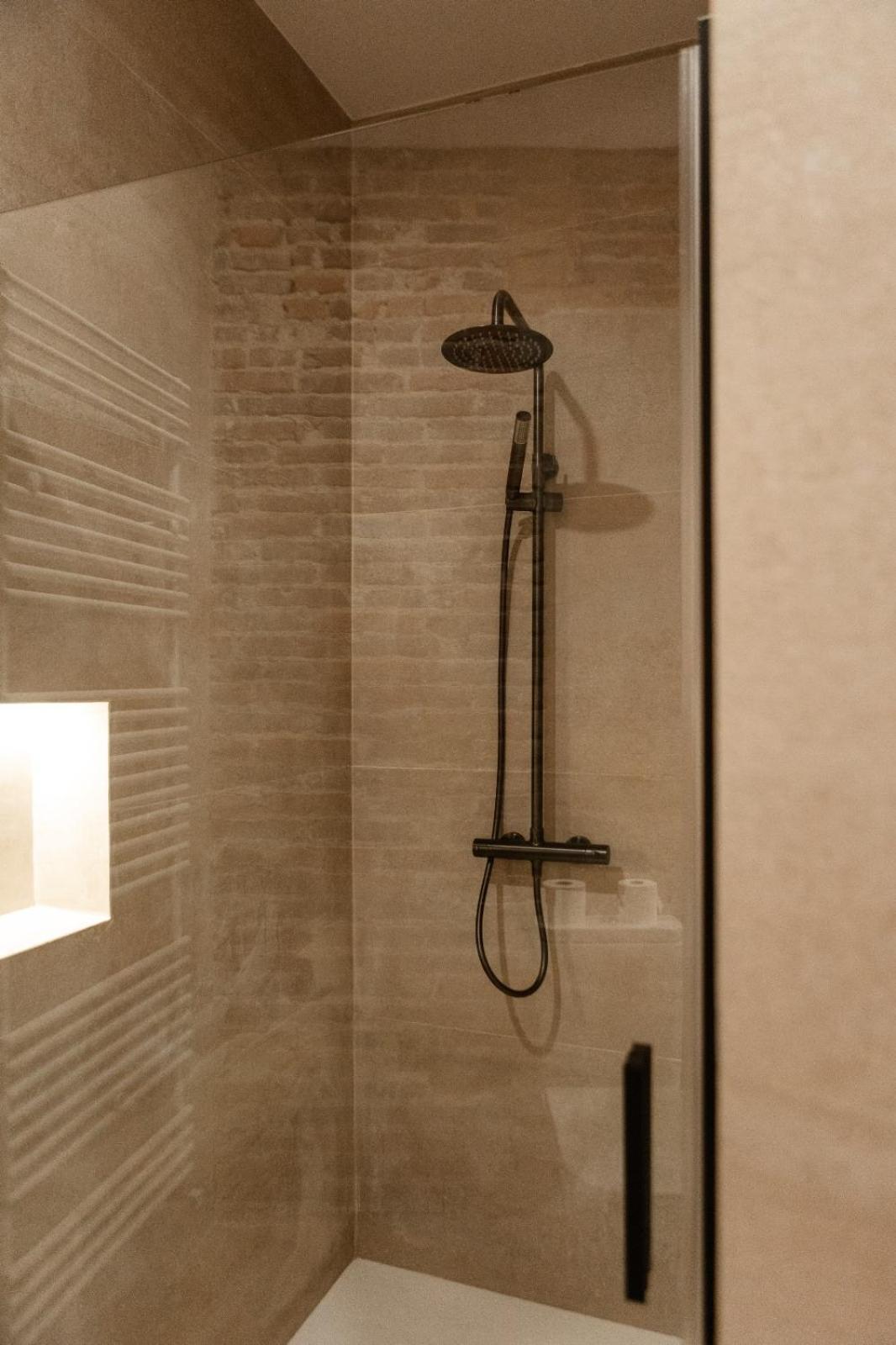 מלון לאון Albany Ancha מראה חיצוני תמונה A shower rail