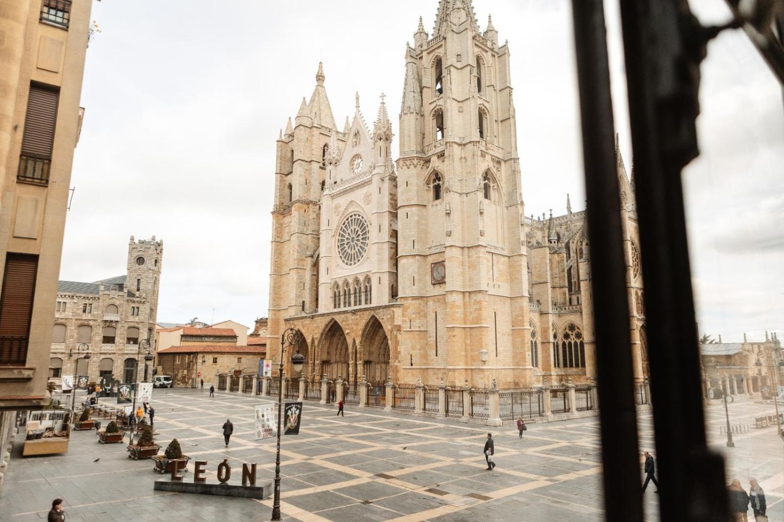 מלון לאון Albany Ancha מראה חיצוני תמונה León Cathedral